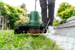 Bosch Home & Garden Akku-Rasentrimmer EasyGrassCut 18V 26 | Grün
