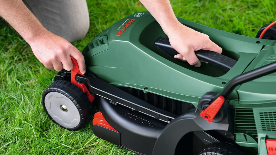 Bosch Home & Garden UniversalRotak 37-550 Elektrorasenmäher | Grün