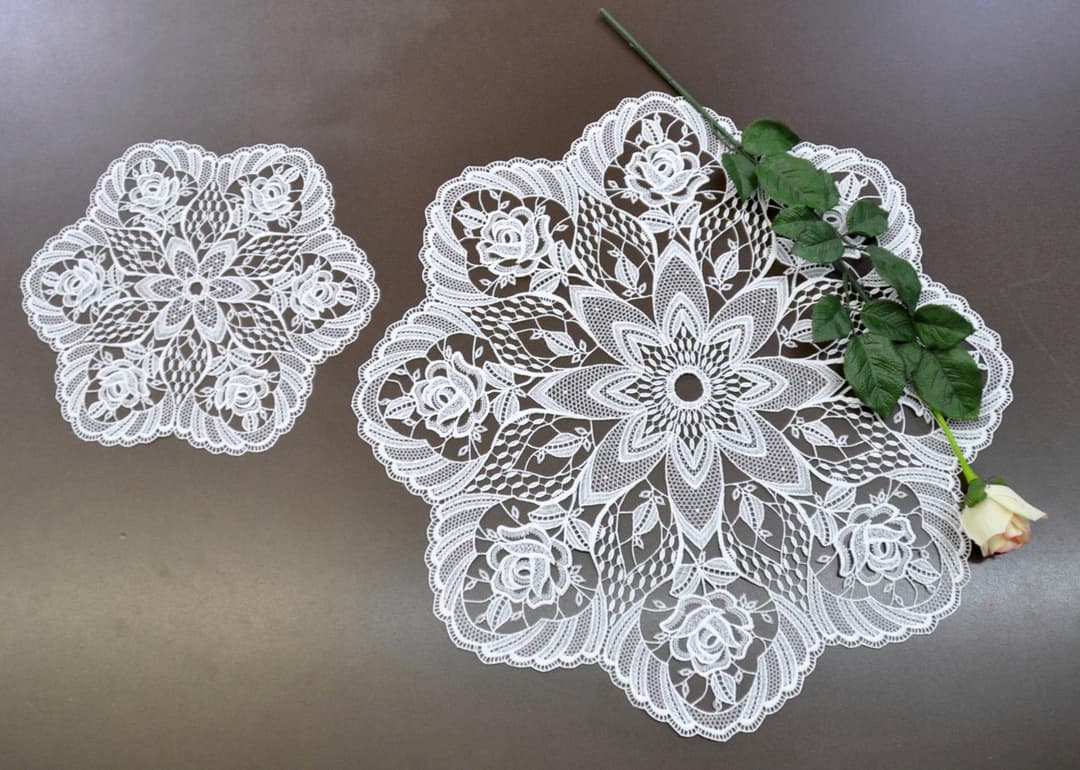 Stickereien Plauen Tischdecke Rosentraum | Weiß