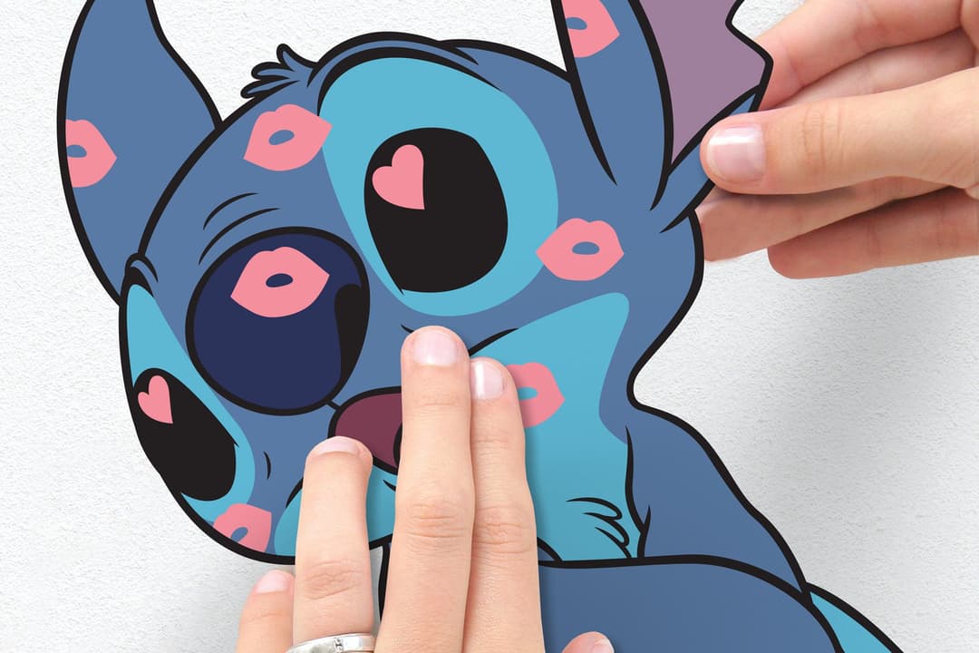 Komar Wandtattoo Stitch in Love | Mehrfarbig