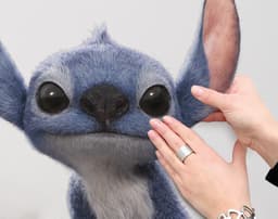 Komar Wandtattoo Disney Lilo and Stitch Live Action Ohana | Blau