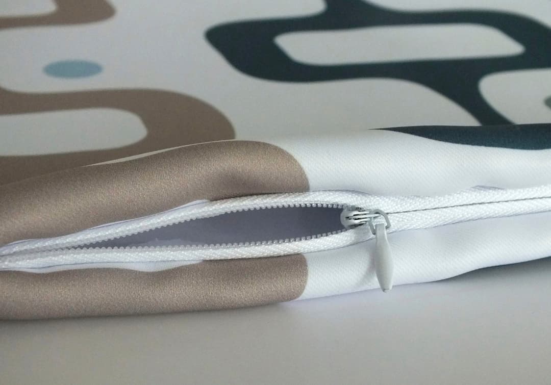 queence Dekokissen Rabbit Tail | Grau