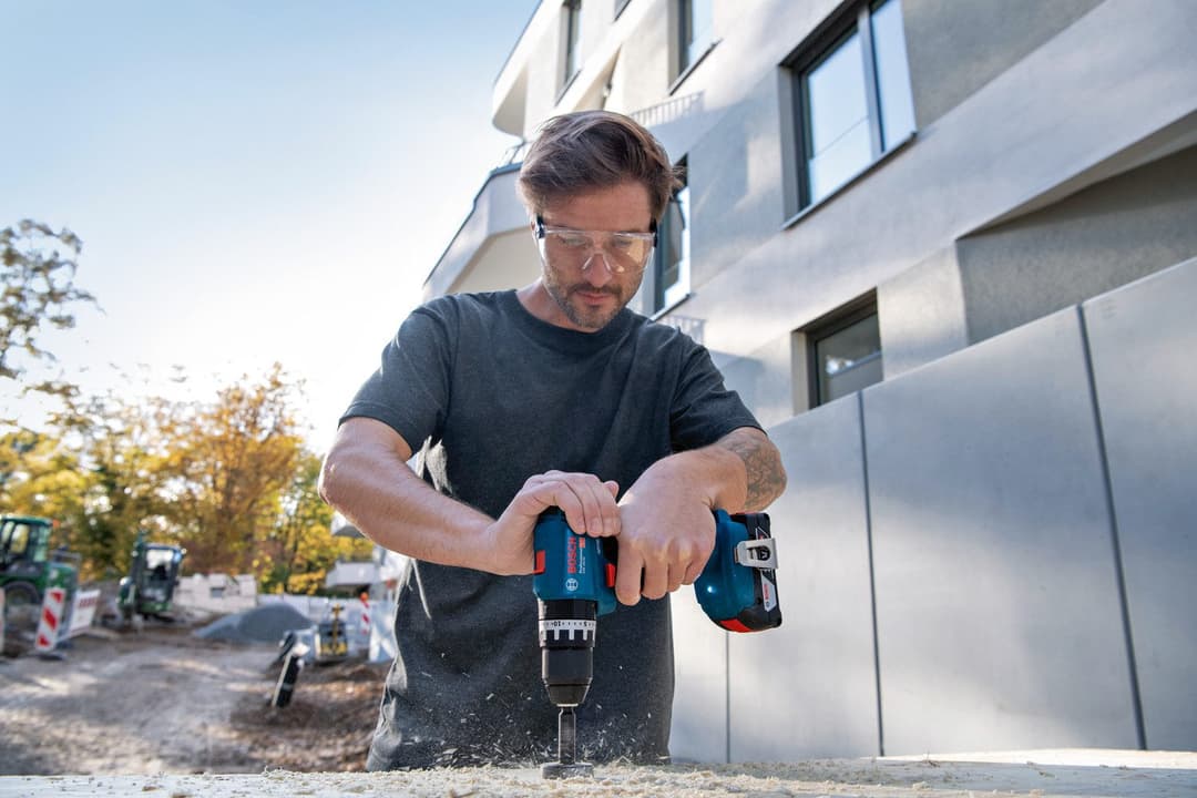 Bosch Professional Akku-Schlagbohrschrauber GSB 18V-45 Professional