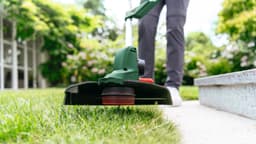 Bosch Home & Garden UniversalGrassCut 18V-260 | Grün