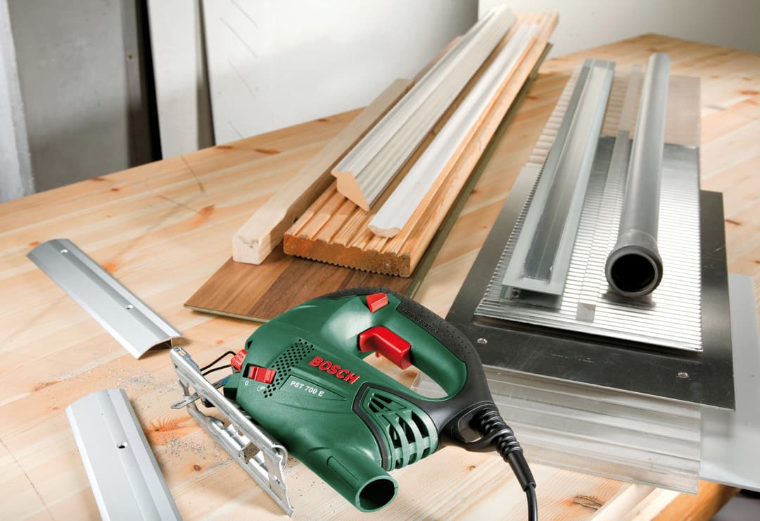 Bosch Home & Garden Stichsäge PST 700 E | Grün