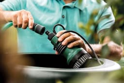 Bosch Home & Garden GardenPump 18V-2000 | Schwarz