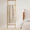 s.Oliver Wohndecke Leo Love | Beige 2