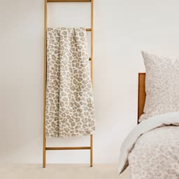 s.Oliver Wohndecke Leo Love | Beige