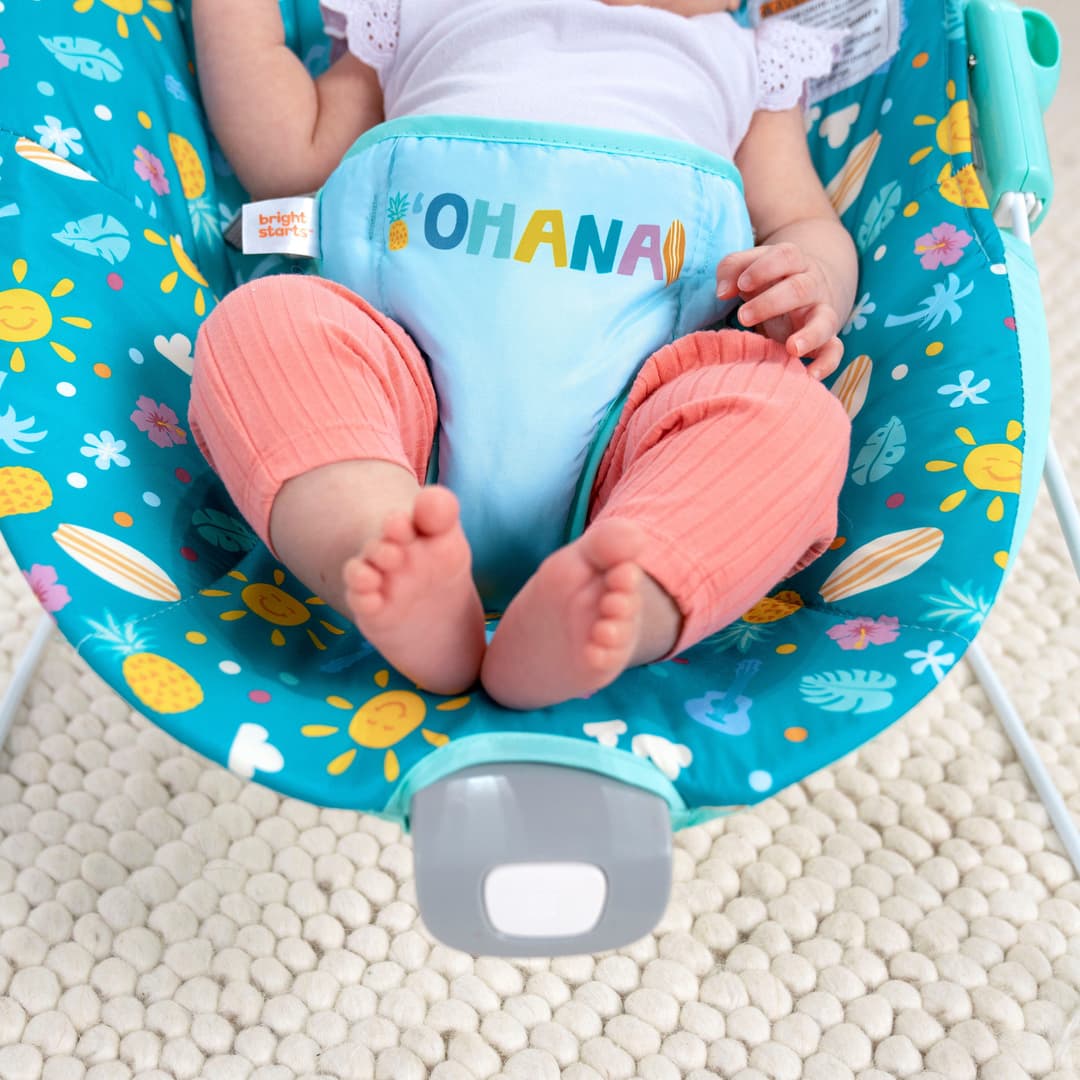 Bright Starts Babywippe Stitch Ohana Paradise Vibrating Bouncer | Blau