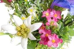 Kunstblume Edelweiß-Enzian-Alpenrosenstrauß | Mehrfarbig