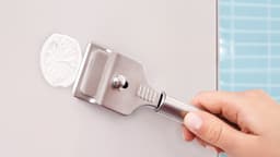 tesa KLAAM Toilettenpapierhalter | Silber