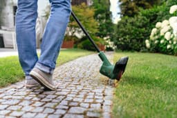 Bosch Home & Garden Akku-Rasentrimmer EasyGrassCut 18V 26 | Grün