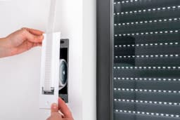 SCHELLENBERG Einlass-Gurtwickler für Rollladensystem Maxi | Silber