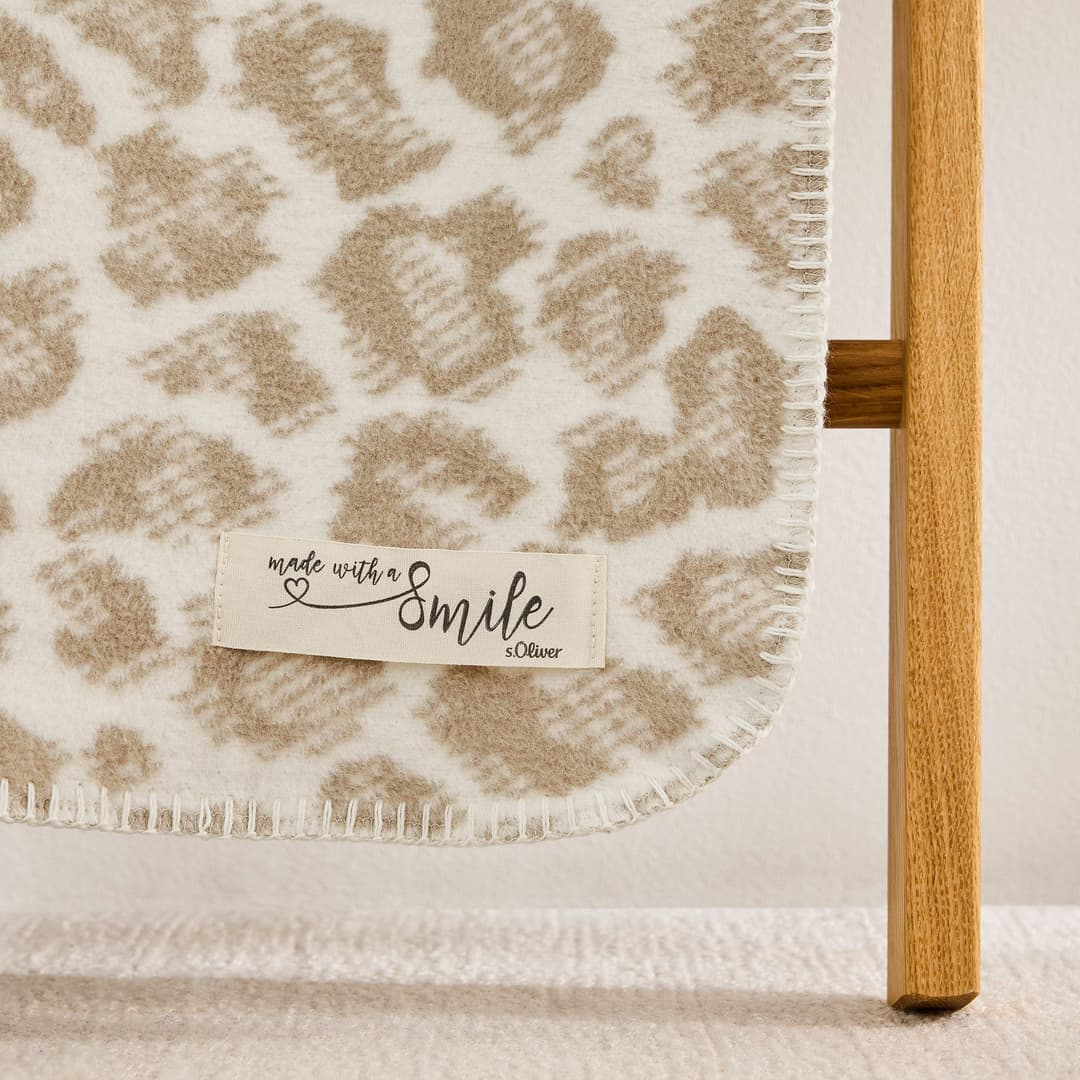 s.Oliver Wohndecke Leo Love | Beige