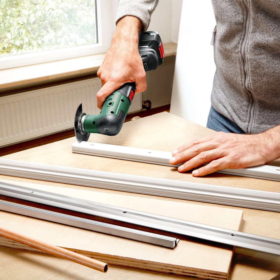Bosch Home & Garden UniversalMulti 18V-32 | Grün