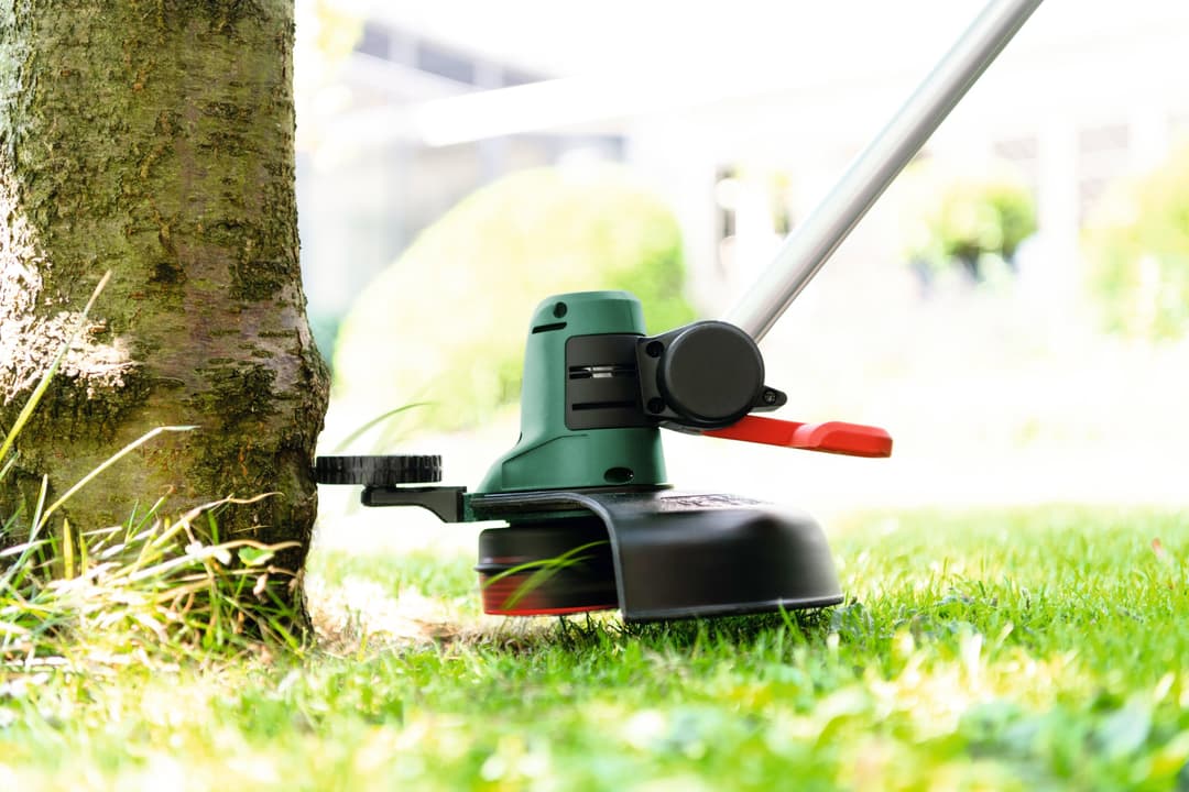 Bosch Home & Garden UniversalGrassCut 18V-260 | Grün