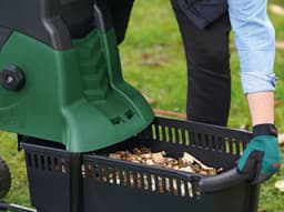 Bosch Home & Garden Häcksler AXT 22 D | Grün
