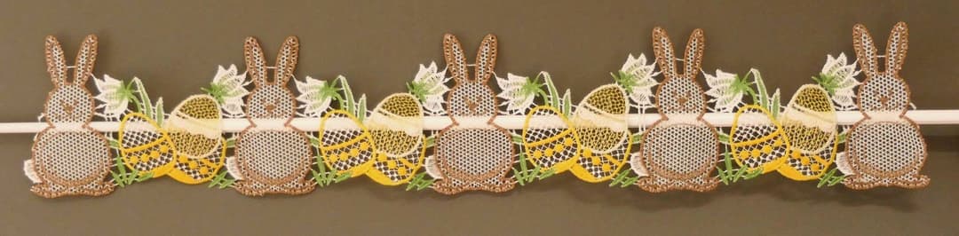 Stickereien Plauen Scheibengardine Osterhasen | Mehrfarbig