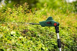 Bosch Home & Garden UniversalHedgePole 18 | Grün
