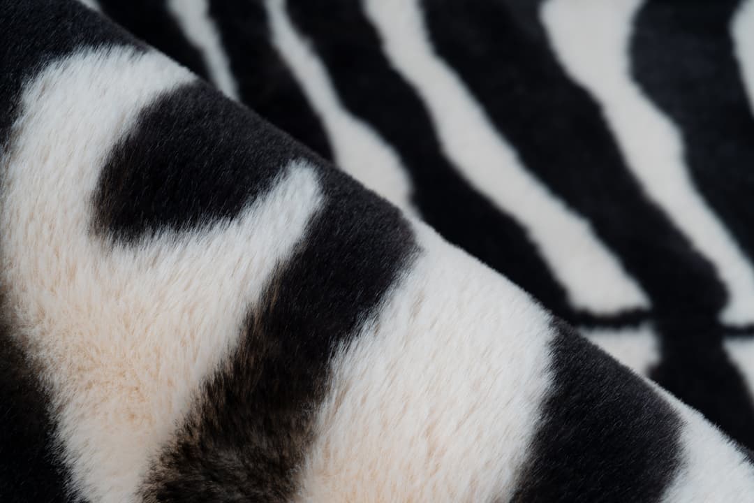 Arte Espina Teppich Rabbit Animal 400 | Schwarz