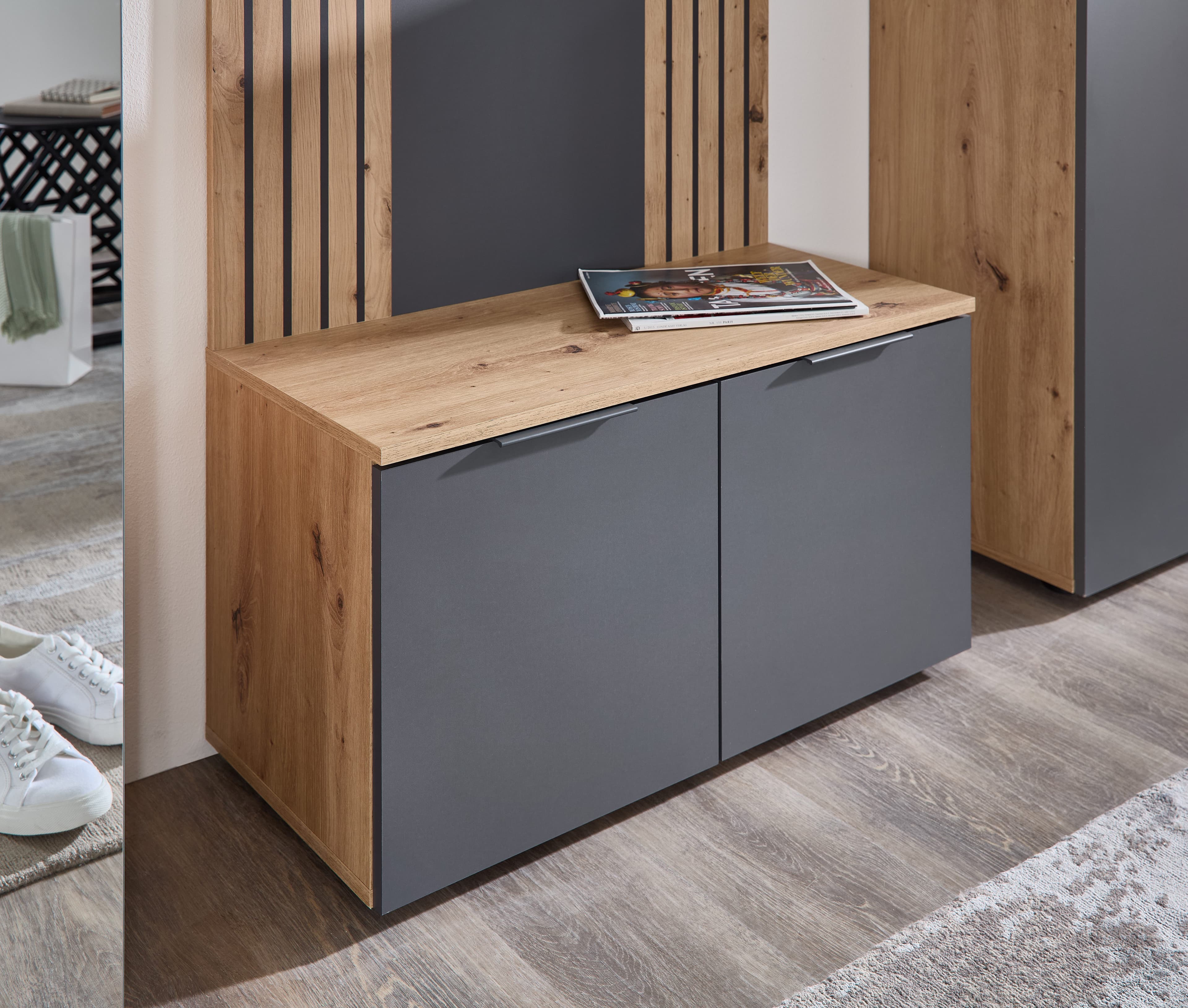 HBZ Schuhbank Lagos | Holztöne