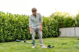 Bosch Home & Garden UniversalGrassCut 18V-260 | Grün