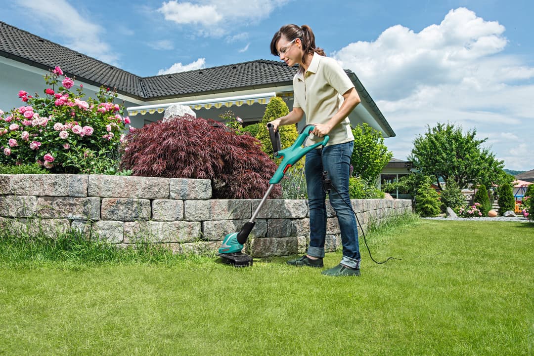 Bosch Home & Garden Elektro-Rasentrimmer ART 30 | Grün