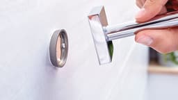 tesa ekkro Handtuchring | Silber