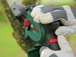 Bosch Home & Garden EasyChain 18V-15-7 Akku-Kettensäge | Grün
