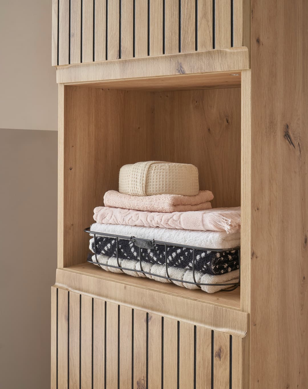 BASIC by Balculina Hochschrank Austin | Holztöne