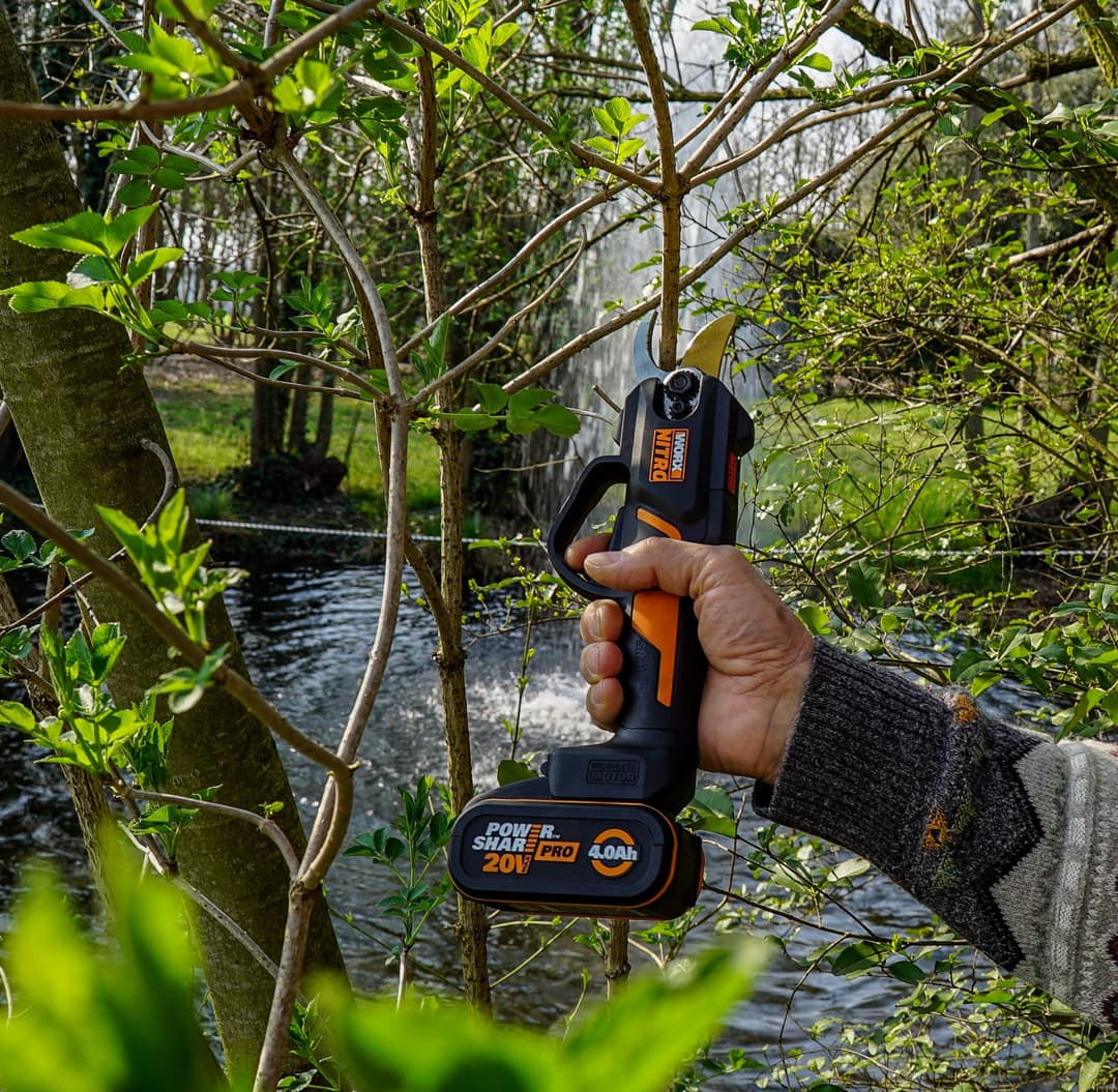 Worx Akku-Astschere NITRO WG330E | Schwarz