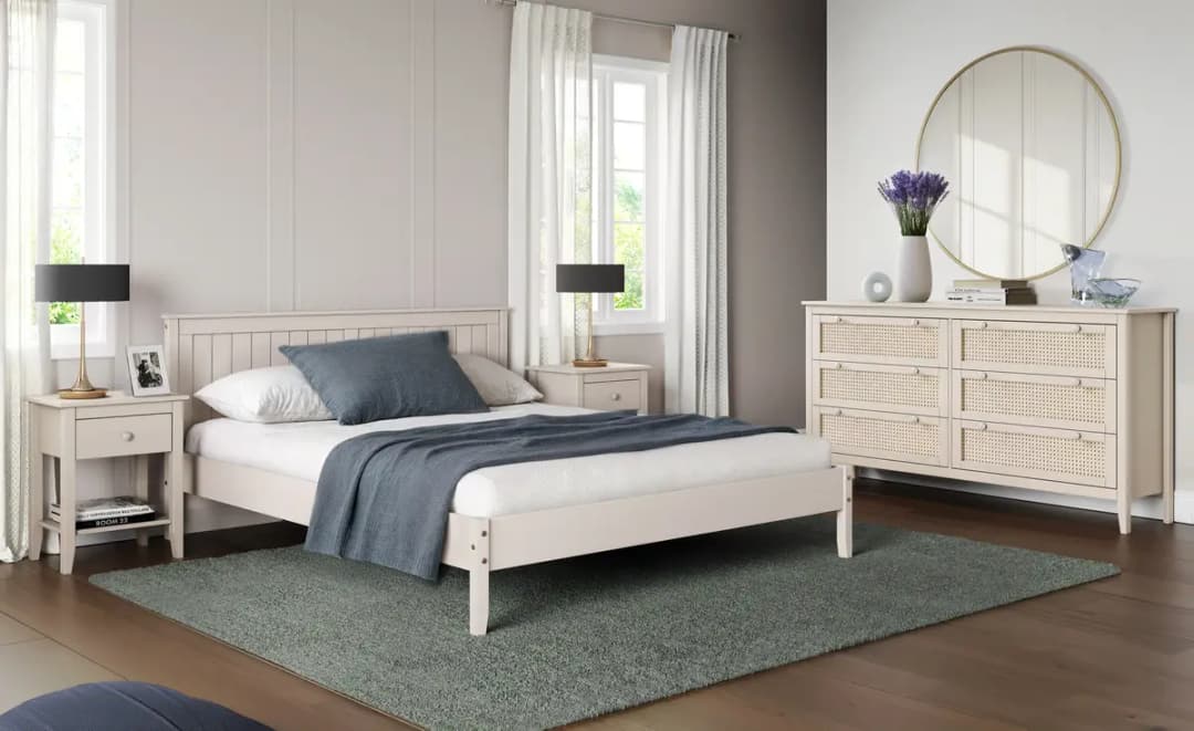 Massiver Nachttisch | Beige
