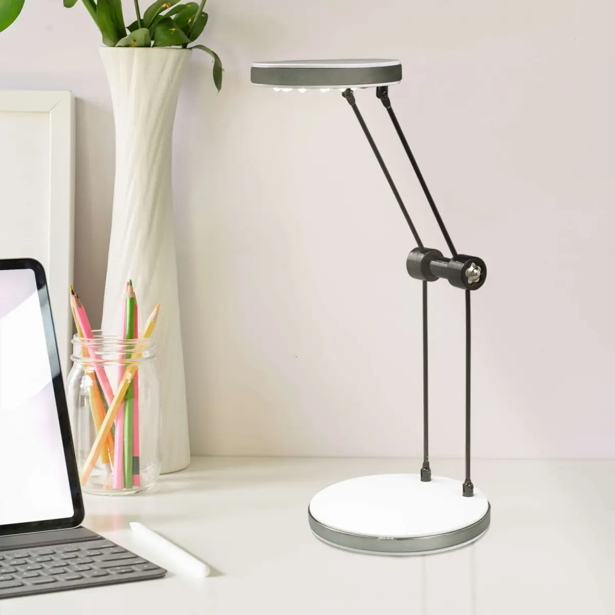 Näve LED-Tischleuchte Aleko | Weiß