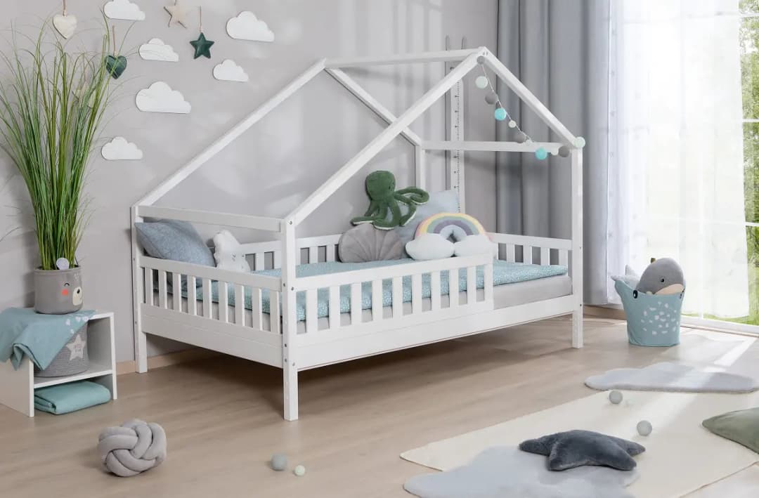 TiCAA Massives Hausbett Lou mit Zusatzbett 140 x 200cm mit Lattenrost