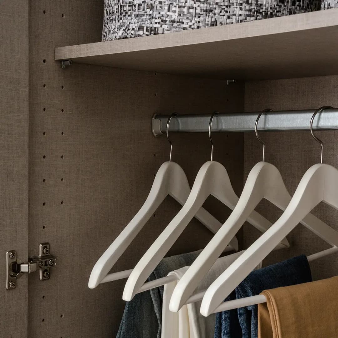 Drehtürenschrank I 47 x 210cm Weiß/Alpinweiß | Weiß