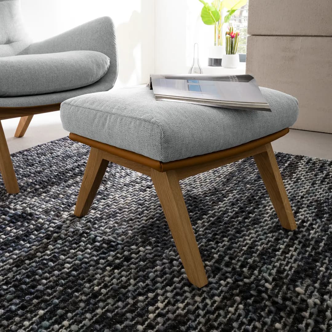 Hocker mit Holzfüßen | Braun