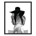Bild Young Women Wearing Sun Hat | Mehrfarbig