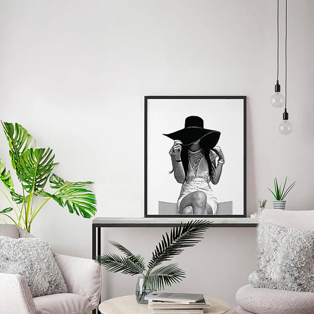 Bild Young Women Wearing Sun Hat | Mehrfarbig