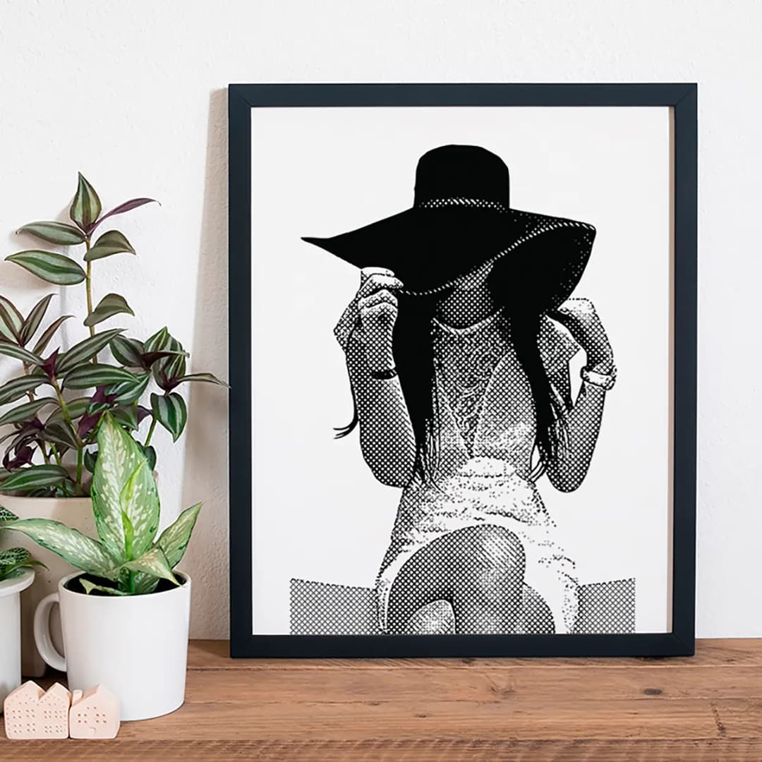 Bild Young Women Wearing Sun Hat | Mehrfarbig