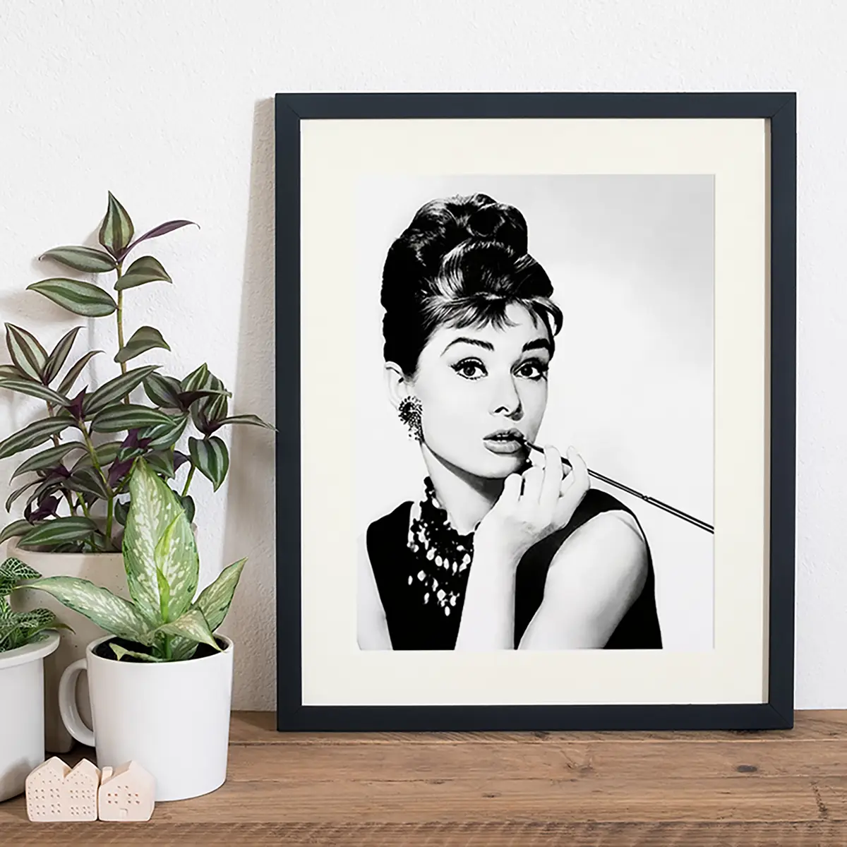 Bild Audrey Hepburn Smoking | Mehrfarbig