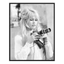 Bild Brigitte with her camera | Schwarz