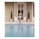 Bild Touching water with foot | Mehrfarbig