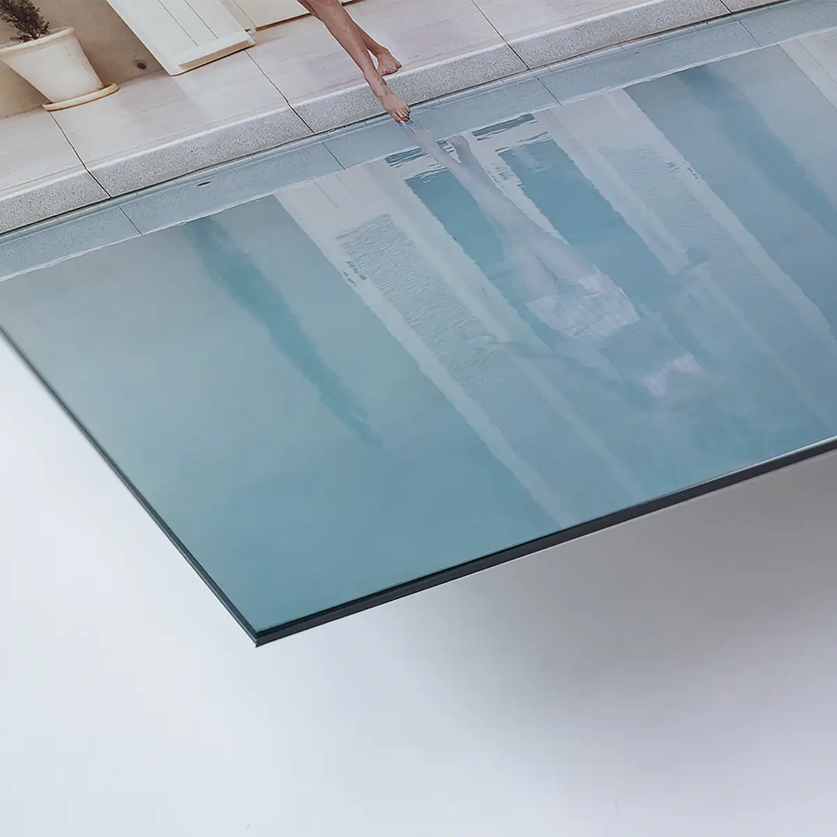 Bild Touching water with foot | Mehrfarbig