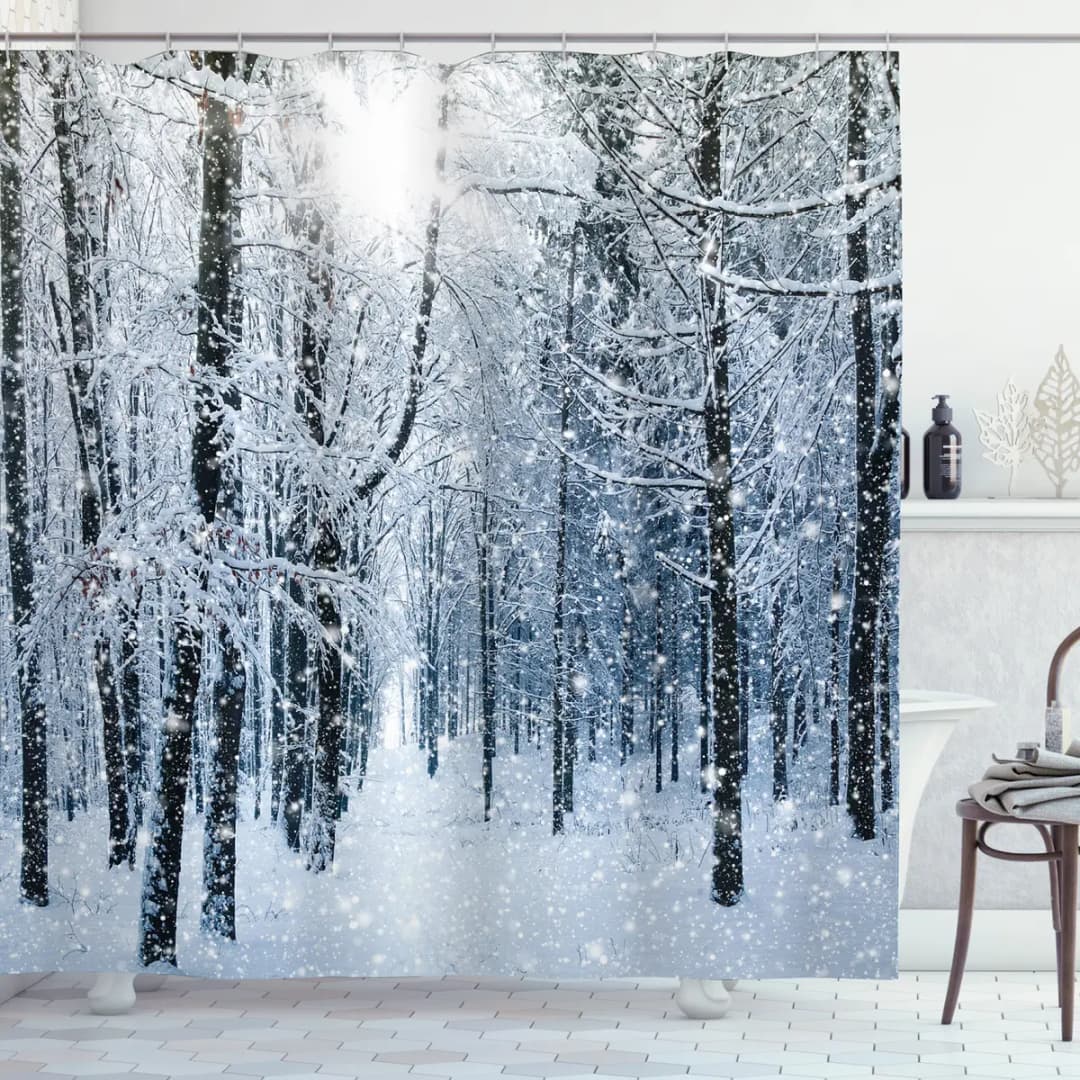 Duschvorhang Schnee bedeckter Wald | Blau