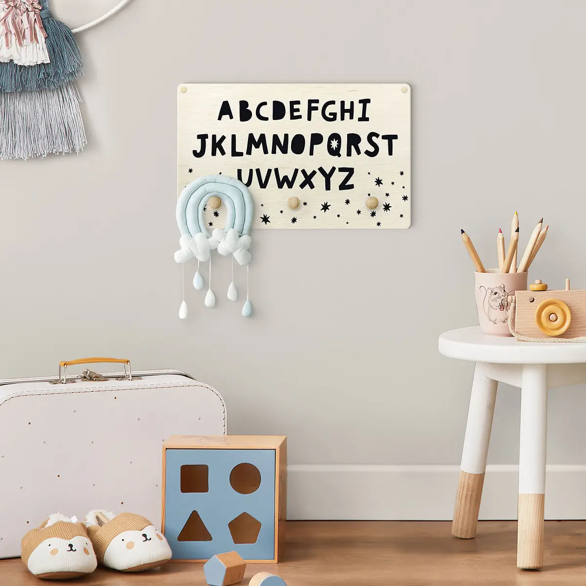 Kindergarderobe Alphabet mit Sternen | Schwarz