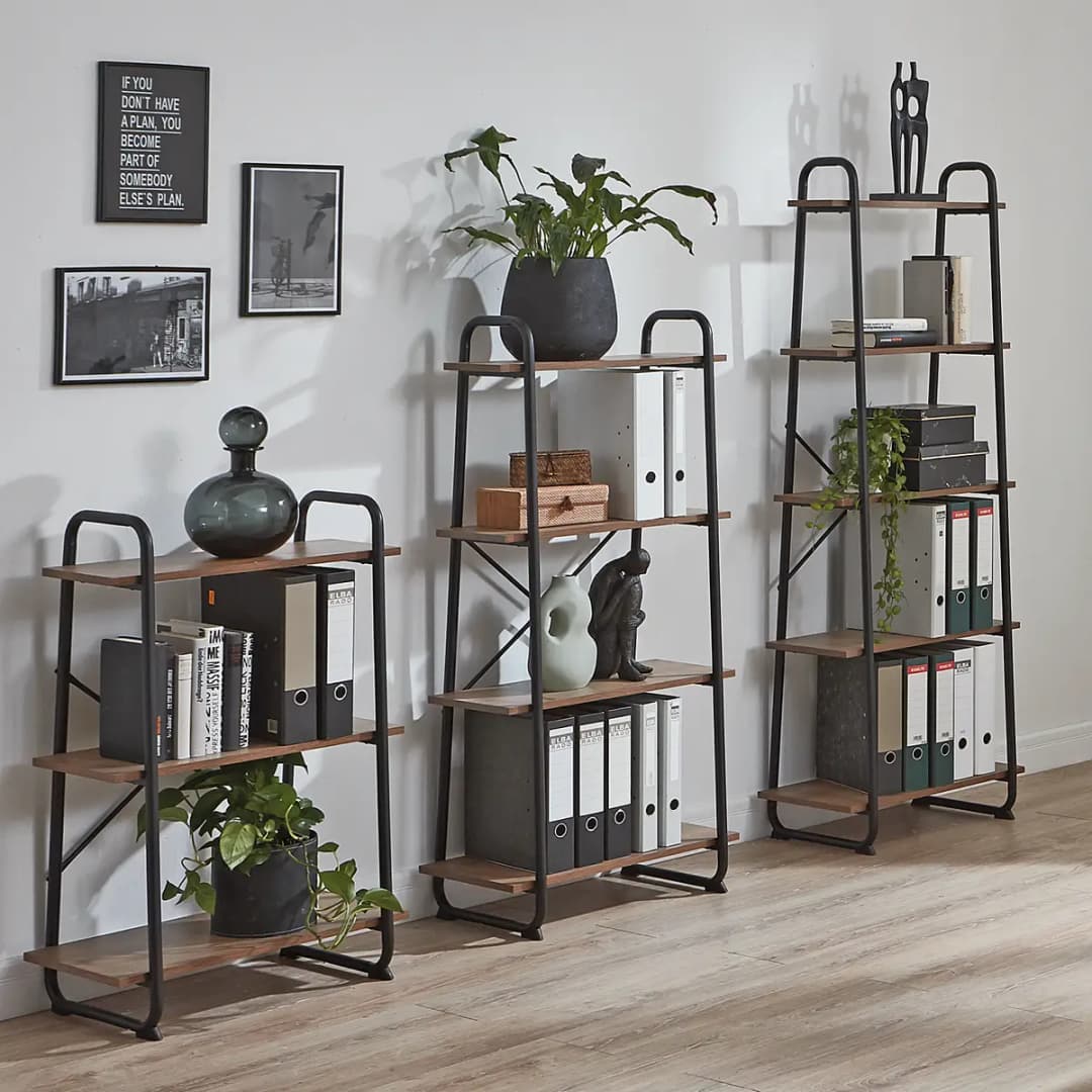 Regal Trescott | Schwarz